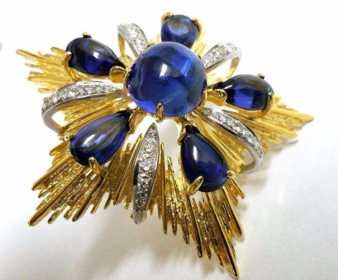 Raised Classic Starburst Royal Medallion Brooch / Pin / Pendant