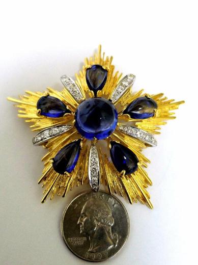 Raised Classic Starburst Royal Medallion Brooch / Pin / Pendant