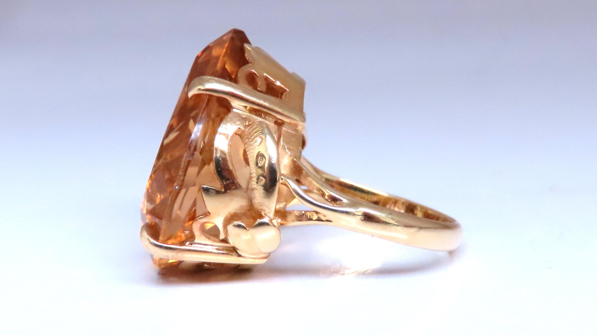 20ct. Natural Pear Citrine Victorian Solitaire Style Ring 18kt Gold Ref 12298**