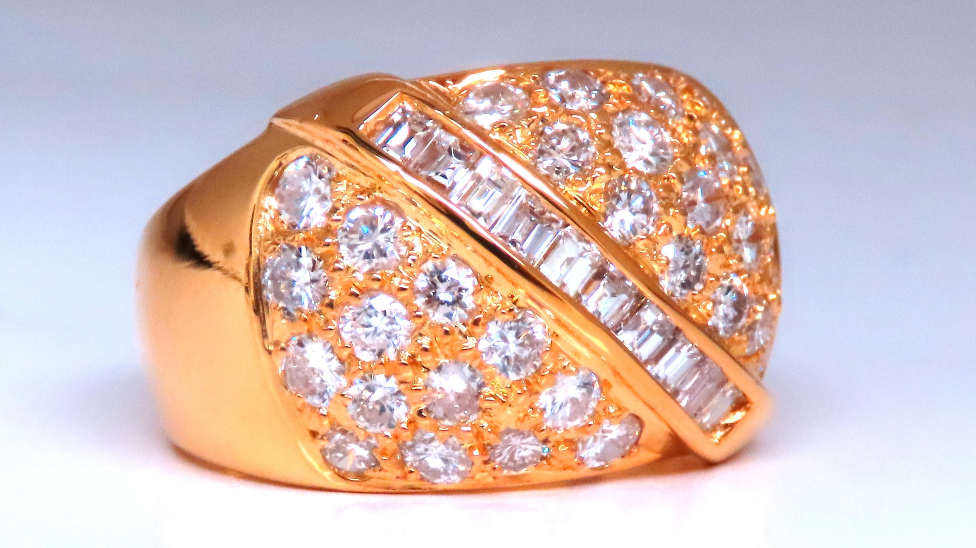 1.70ct Natural Diamonds Round & Baguette Dome Band 18kt gold 12419