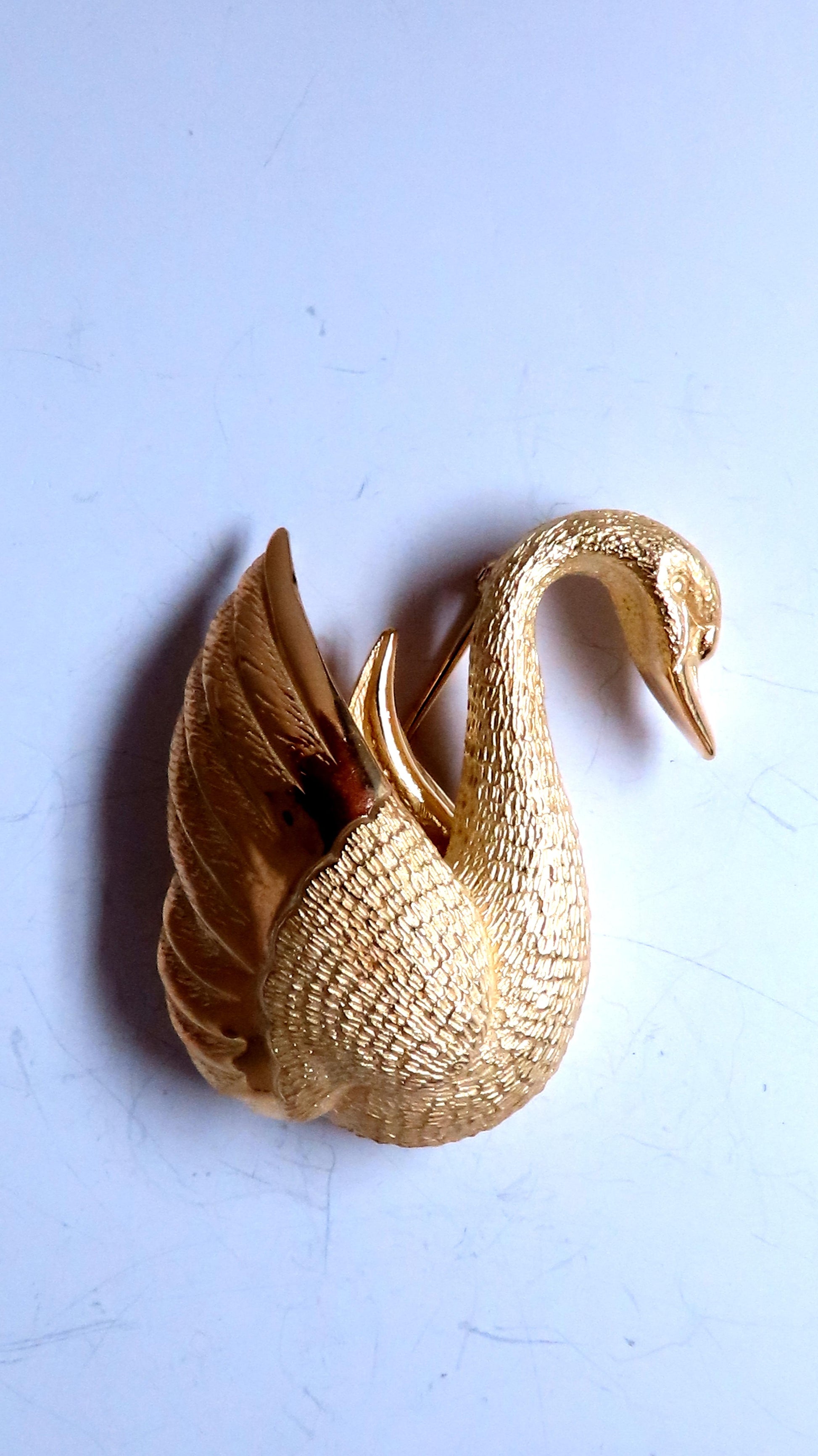 Flaming Gold Swan 18kt 3D Still life pin 12561