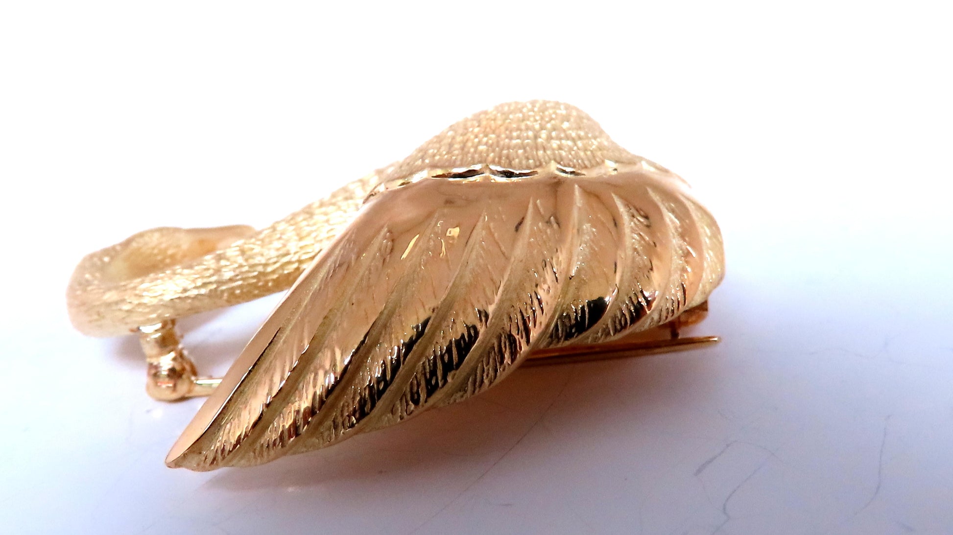 Flaming Gold Swan 18kt 3D Still life pin 12561