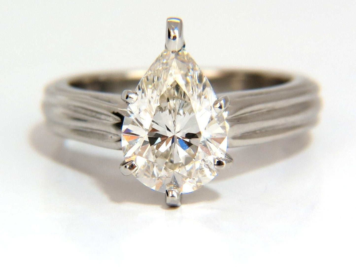 GIA 2.00ct. Pear Brilliant diamond ring I / Si-1 Solitaire Class Platinum