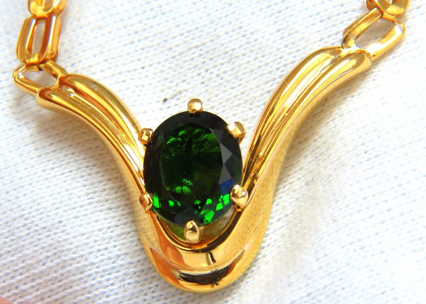 3.70ct Natural Lush Green Chrome Diopside Necklace 14kt "V" form gown
