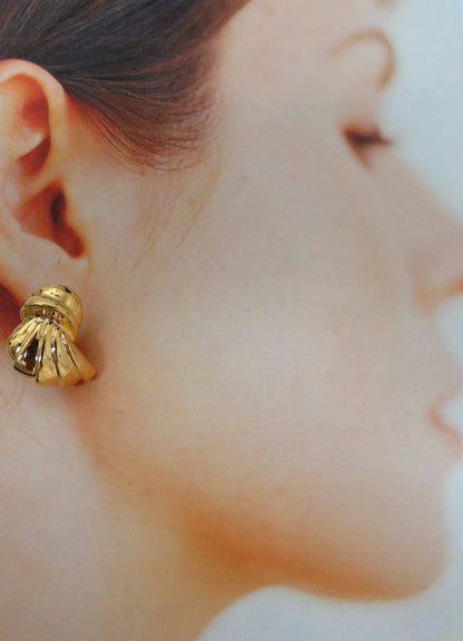 14kt shell form 3d clip on earrings 19 gram