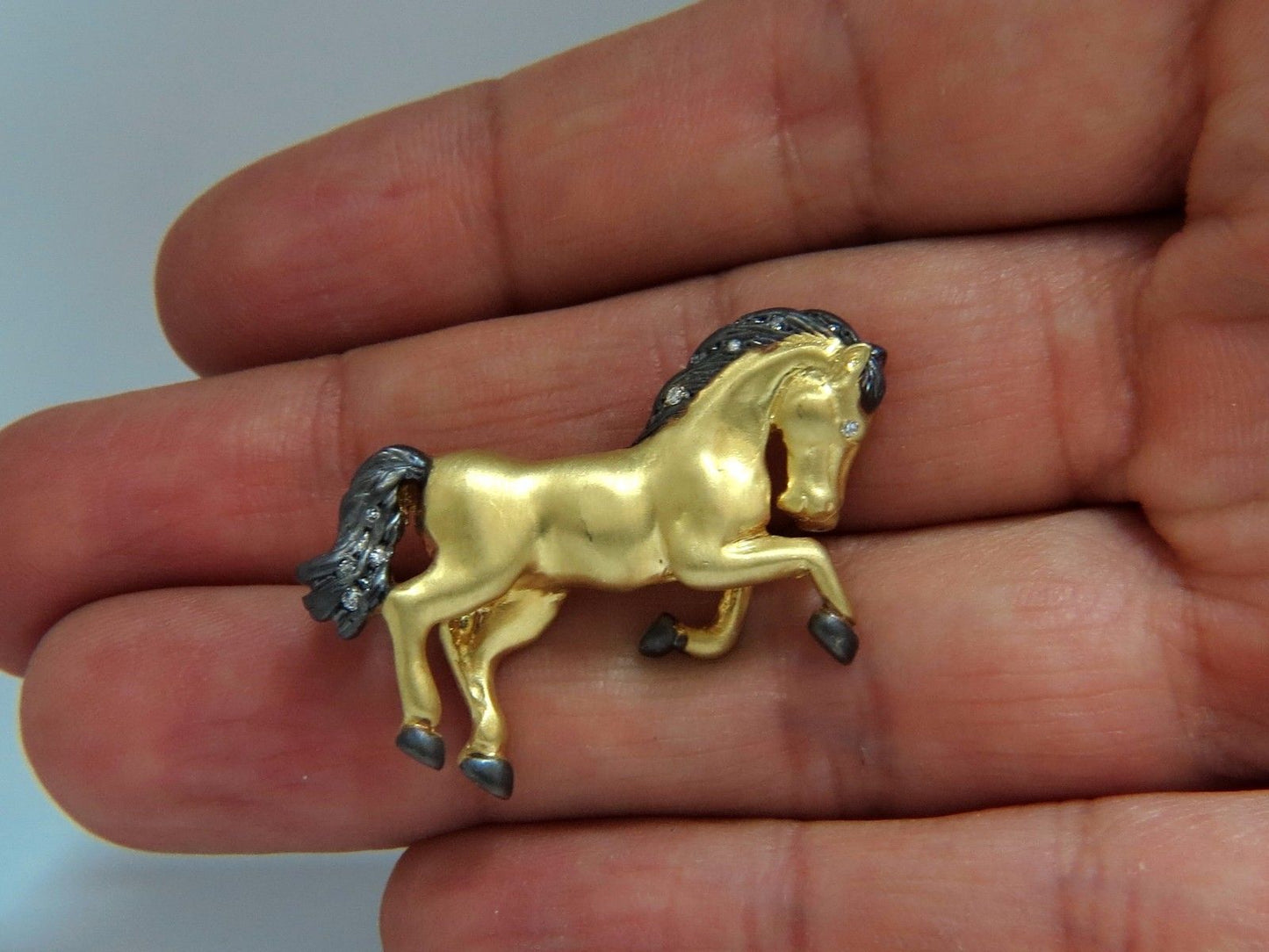 18kt Horse Pin .10ct diamonds