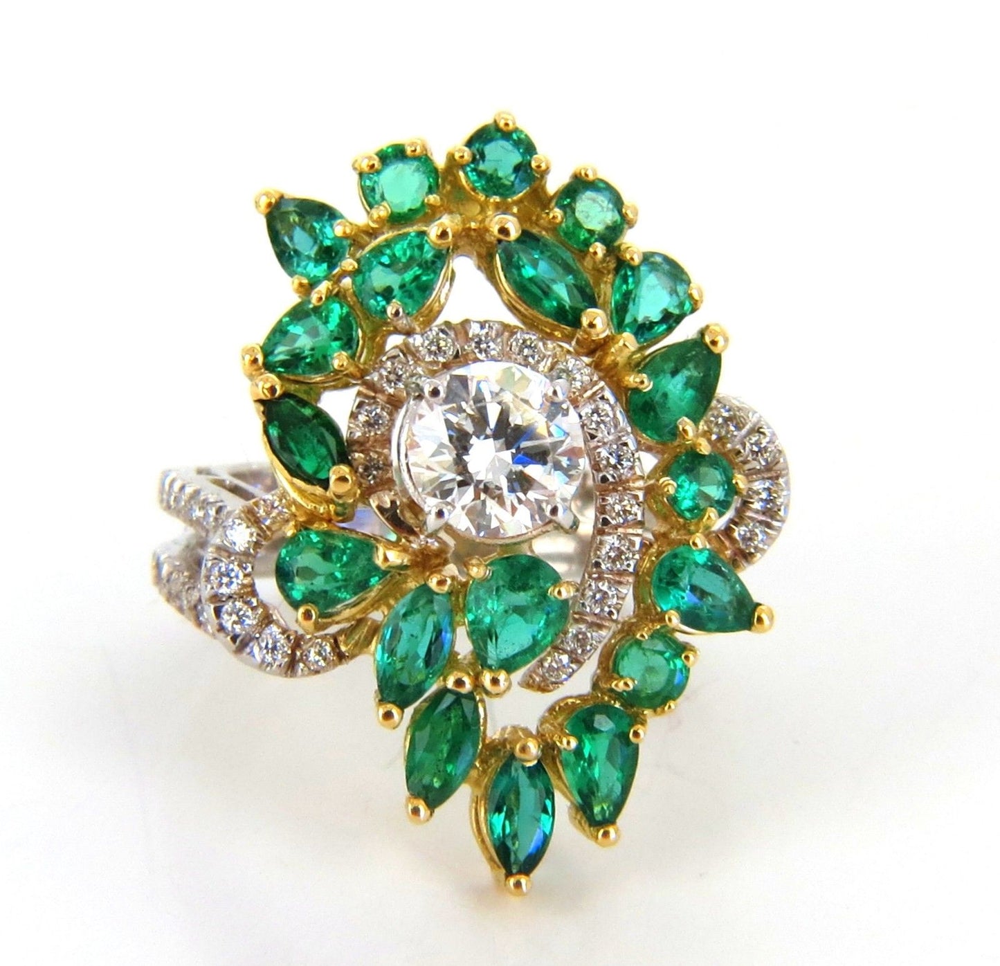 GIA certified 4.06ct. Emerald & Diamonds Cocktail Cluster ring 18kt