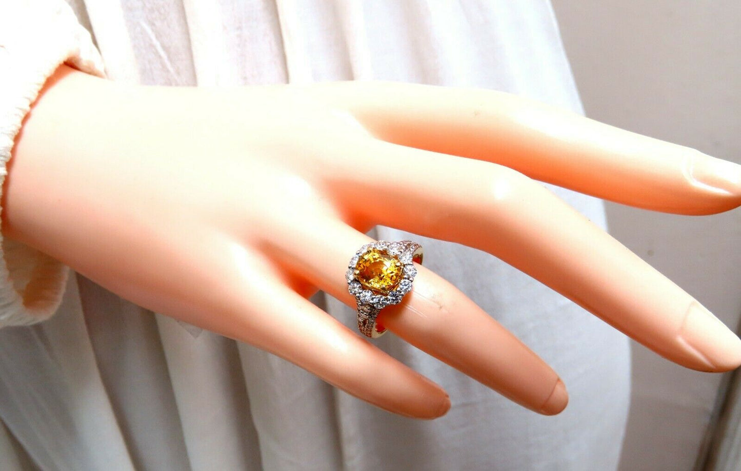 GIA Certified 2.59Ct Natural Yellow Natural Sapphire Diamonds Ring 14kt