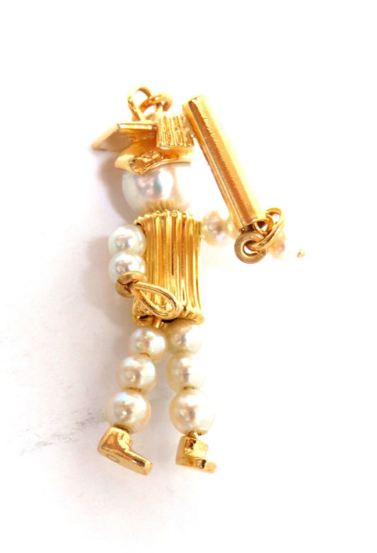 Pearl graduation charm 14kt gold