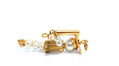 Pearl graduation charm 14kt gold